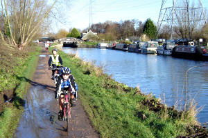 Monday - On the towpath heading south Monday - On the towpath heading south